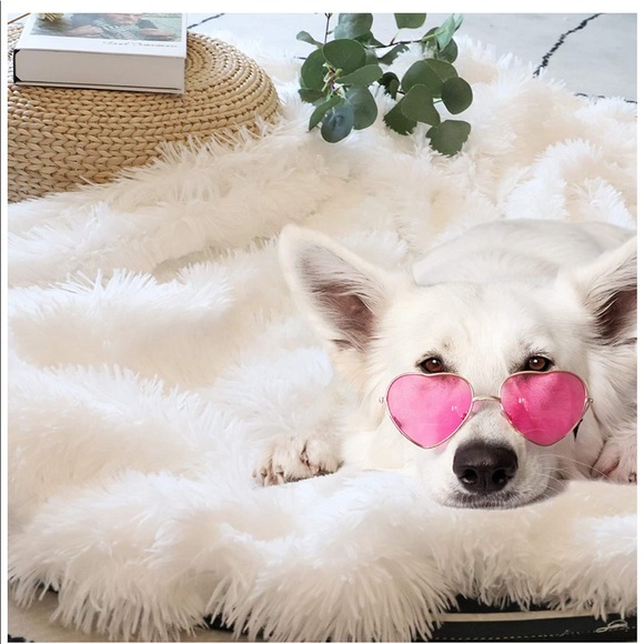 NWT- Flash Sale!!  NWT Decor Extra Soft white Faux Fur - Picture 3 of 7